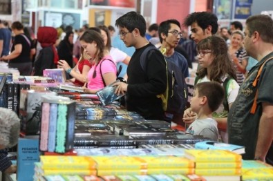 Kitap Fuarı'nda 7 Günde 750 Bin Kitap Satıldı