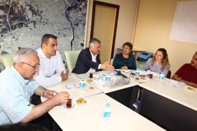 Muhtarlarla Beyin Fırtınası Seyhan'a Hizmet Olarak Dönüyor