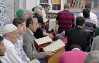 Şanlıurfa'da Vatandaşlar Camilere Sığmadı