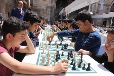 Sivas'ta Ödüllü Satranç Turnuvası