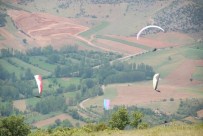 BÜNYAMİN YILDIZ - THK'nın Organize Ettiği 'Türkiye Yamaç Paraşütü Mesafe Uçuşu Yarışmaları'Nın İlk Ayağı Tokatta Başladı