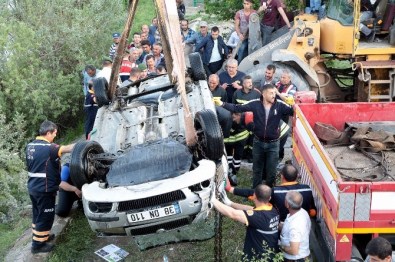 3 Kişinin Hayatını Kaybettiği Kazada Otomobil Saatler Sonra Sudan Çıkarıldı