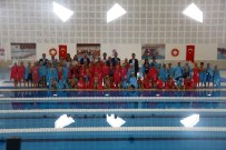 Başkan Zolan'dan Dereceye Giren Yüzücülere Madalya