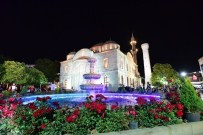 BERAT KANDILI - Berat Kandili'nde Vatandaşlara Şerbet İkram Edildi