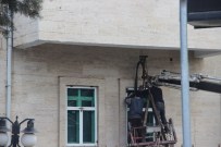 DİYARBAKIR VALİLİĞİ - Valilik Binasına Kurşun Geçirmez Cam Takıldı