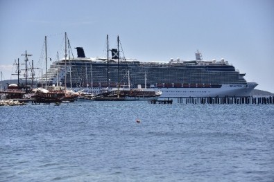 15 Bin Turist Bodrum'a Akın Etti