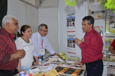 Anlı, Kitap Fuarını Gezdi