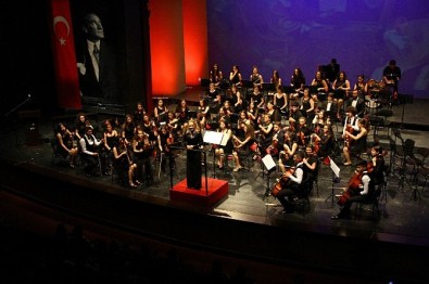 Çocuk Ve Gençlik Senfoni Orkestrası İlk Konserini Verdi