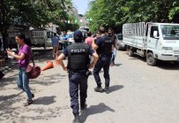 NURSEL AYDOĞAN - HDP'lileri Sur Esnafından Polis Korudu
