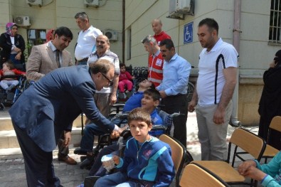 Siirt'te Bedensel Engelli 30 Kişiye Tekerlekli Sandalye Dağıtıldı