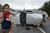 İLK YARDIM - Sporcuların bulunduğu araç takla attı: 1 ölü, 4 yaralı
