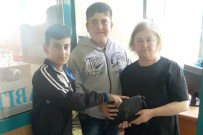 ZABITA MEMURU - Turgutlulu Çocuklardan Alkışlanacak Hareket