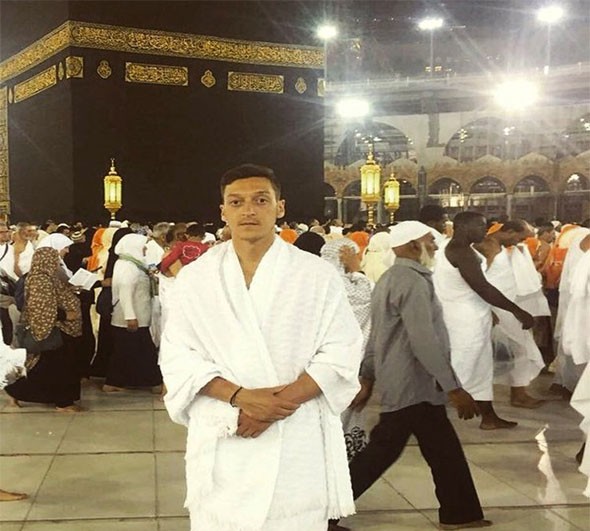 Mesut Özil Umreye gitti