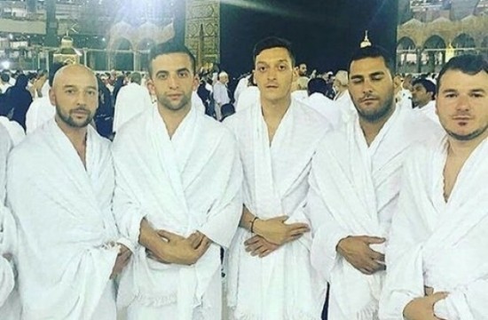 Mesut Özil Umreye gitti