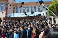 Altınoluk MYO'da Mezuniyet Heyecanı Yaşandı