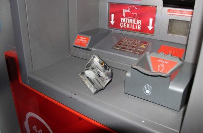 ATM'de Gizli Kamera Bulundu
