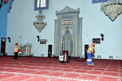 Camilerde Ramazan Temizliği
