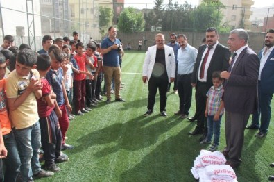 Cizre'de 100 Çocuğa Spor Kıyafeti Dağıtıldı
