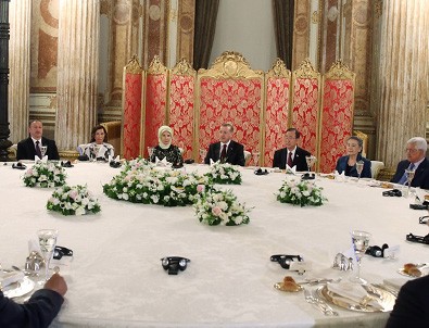 Erdoğan'ın verdiği yemekte oturma düzeni dikkat çekti