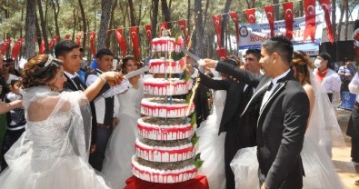 Aydın'da Polis Romanlara Düğün Yaptı