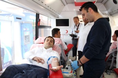 CHP'ye Tepki, Cumhurbaşkanına Destek İçin Kan Verdiler