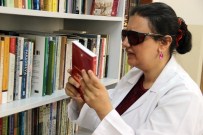 Görme Engelli Memur Çalıştığı Okulun Kütüphanesine Kitap Bekliyor