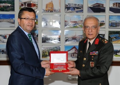 Korgeneral Ömer Paç'tan Başkan Tiryaki'ye Ziyaret