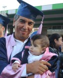 Mezuniyet Belgesini Almaya 6 Aylık Kızıyla Geldi