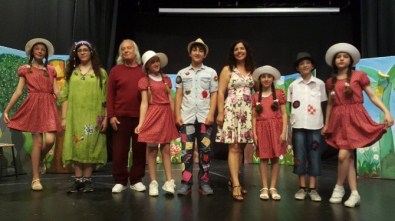 Urlalı Miniklerin 'Dans Eden Eşek' Keyfi