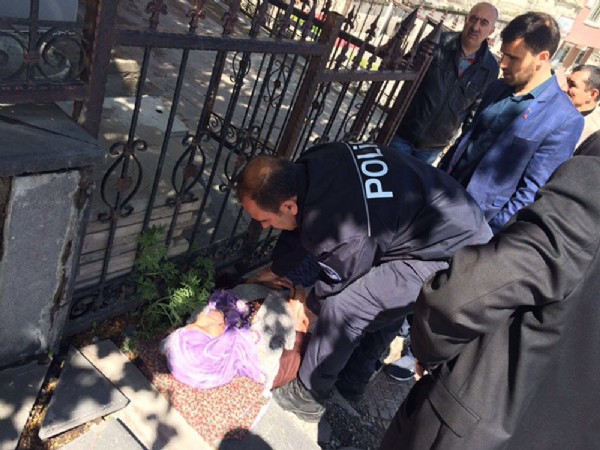 Türk polisinden örnek davranış!