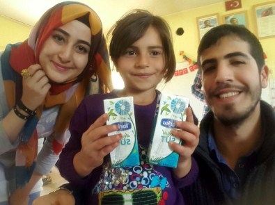 Bitlis Eren Üniversitesi 500 Öğrenciye Süt Dağıttı