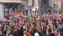 MEHMET YALÇıNKAYA - LGBT Yürüyüşünde Açılan O Pankarta Dava