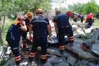 DİNLEME CİHAZI - Niğde'de Göçük Tatbikatı Yapıldı