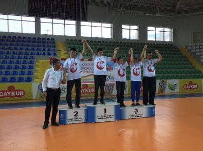 Özel Sporcular, Rize'de Ki Atletizm Şenliğinde Buluştu