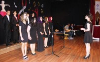 FOLKLOR - Uğur Temel Lisesi'nden Yılsonu Programı