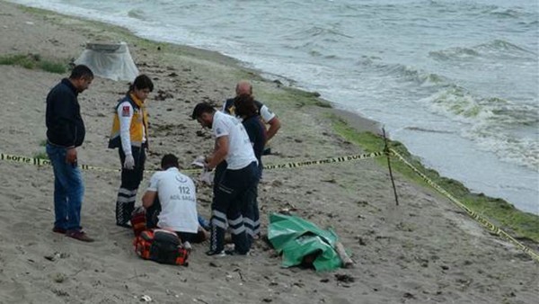 Büyükçekmece'de denize giren 2 liseli boğuldu!