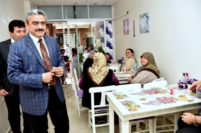 Başkan Alıcık, Bayan Girişimciyi Açılışında Yalnız Bırakmadı