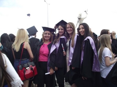 Burhaniye Meslek Yüksekokulu'nda Mezuniyet Coşkusu Yaşandı