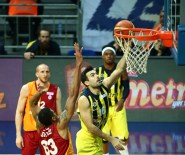 Fenerbahçe Finale Göz Kırptı
