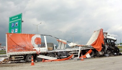 Hurdaya Dönen Araçtan Burnu Kanamadan Kurtuldu