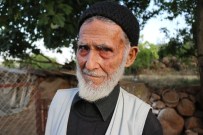 51 Yıllık Eşini Kaybeden Mustafa Dede Mecnuna Döndü