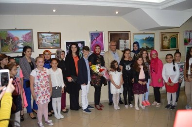 Anne Ve Kızlarının Yaptıkları Eserler Sanatseverlerin Beğenisine Sunuldu