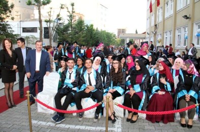 Esenyurt'un İlk Lisesi, Son Mezunlarını Verdi