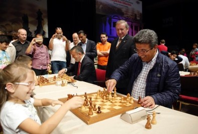 Fetih Açık Satranç Turnuvası Küçükçekmece'de Başladı