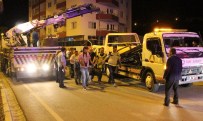 İLK YARDIM - Otomobil park halindeki tıra arkadan çarptı: 2 ölü