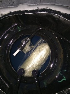 Otomobilin Yakıt Deposundan 5 Kilogram Esrar Çıktı