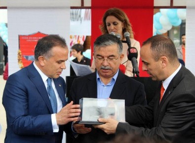 Türkiye'nin İlk Seri Mercek Üretim Fabrikası Sivas'ta Açıldı