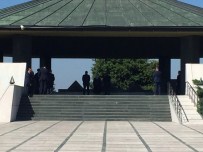 ULAŞTIRMA DENİZCİLİK VE HABERLEŞME BAKANI - Başbakan Yıldırım, Menderes Ve Özal'ın Kabirlerini Ziyaret Etti