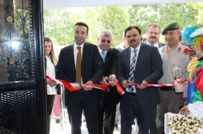 Bolvadin'de Halk Eğitim Merkezi Yıl Sonu Sergisi Açtı