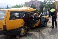 HULUSİ SAYIN - Elazığ'da Trafik Kazası Açıklaması 2 Yaralı